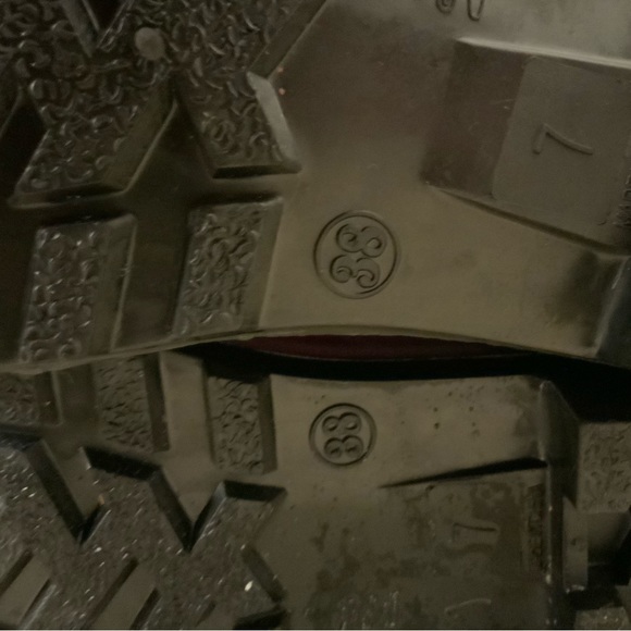 Black and Purple Plaid Rain boots size 7 Good Preowned Condition. - Picture 6 of 10